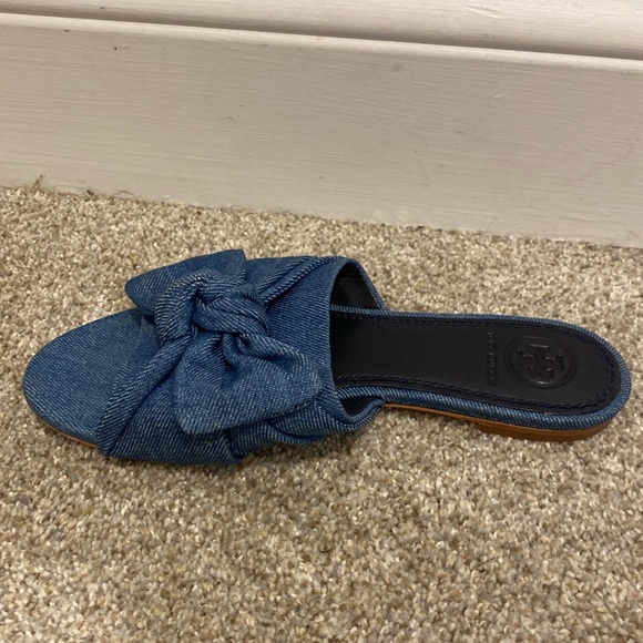 Tory Burch Annabelle bow denim slides. Size 5. - Picture 2 of 13